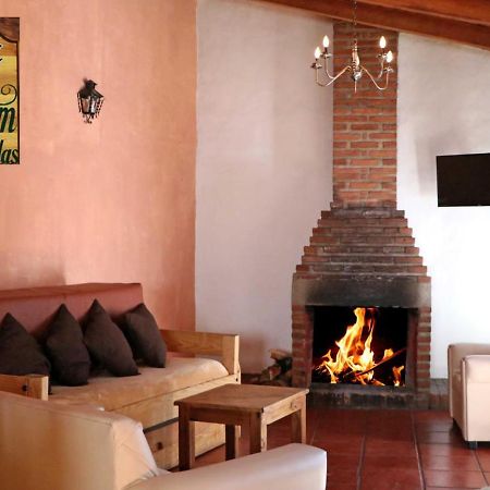 Hotel Bugamvillas 타팔파 외부 사진
