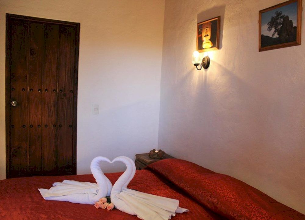 Hotel Bugamvillas 타팔파 외부 사진