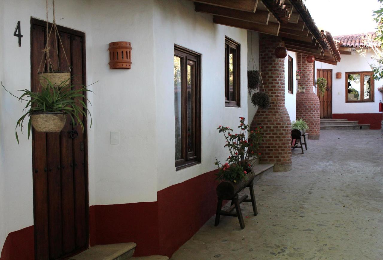 Hotel Bugamvillas 타팔파 외부 사진